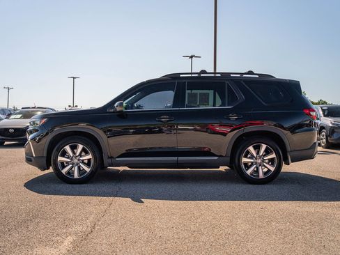 Used 2024 Honda Pilot Touring image 4