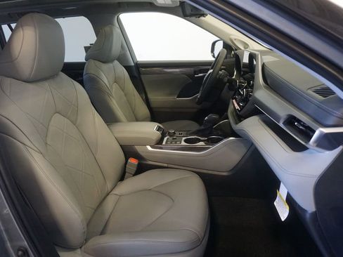New 2026 Toyota Highlander Platinum AWD/4WD image 28