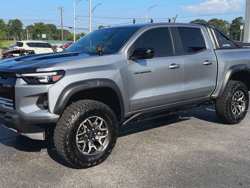 Used 2024 Chevrolet Colorado ZR2 w/ Safety Package AWD/4WD image 4