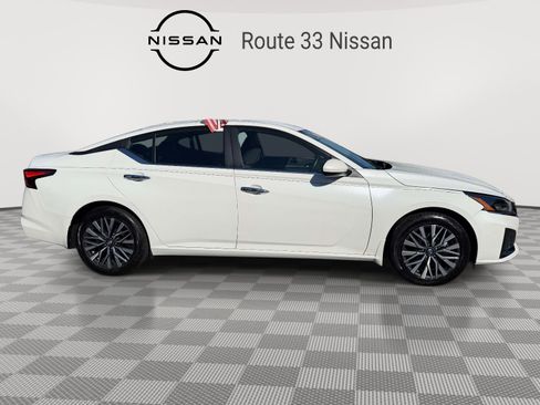 Used 2023 Nissan Altima 2.5 SV FWD image 4