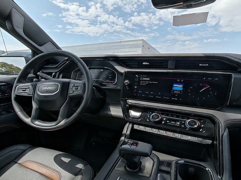 Used 2023 GMC Sierra 1500 AT4 w/ Technology Package AWD/4WD image 24