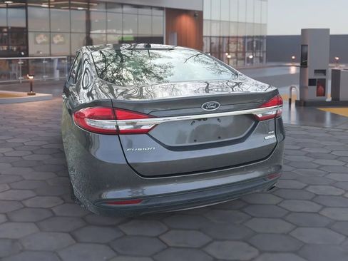 Used 2018 Ford Fusion SE w/ Fusion SE Technology Package FWD image 8