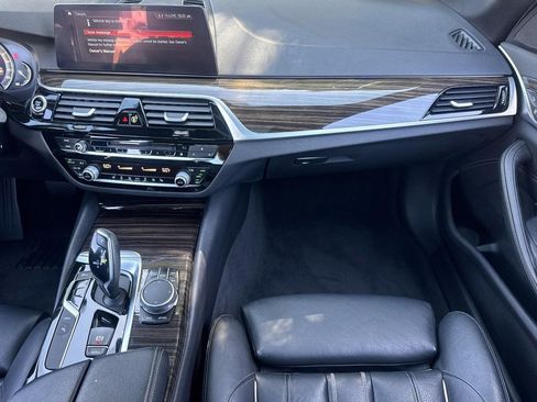 Used 2019 BMW 530e RWD image 30