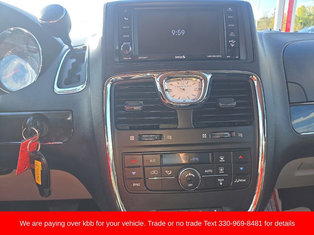 Used 2013 Chrysler Town & Country Touring FWD image 16