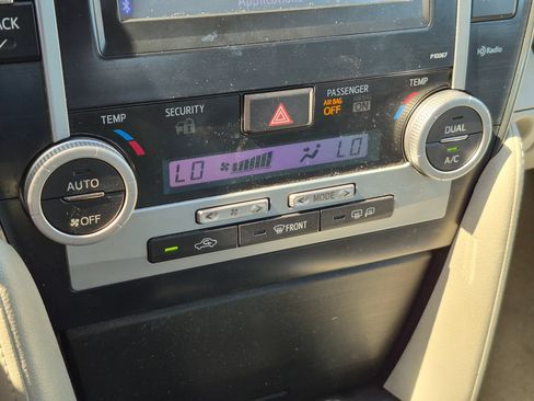 Used 2012 Toyota Camry XLE w/ Convenience Pkg FWD image 23
