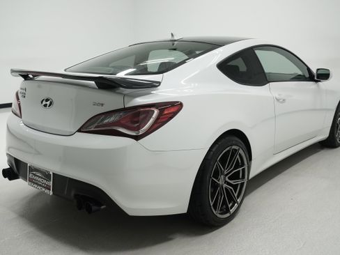Used 2013 Hyundai Genesis 2.0T image 4
