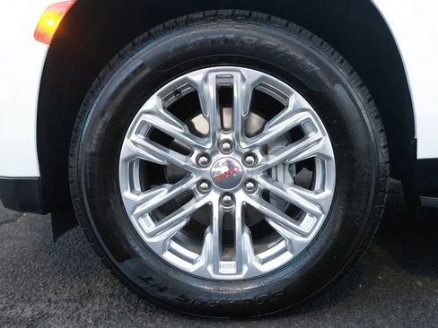 Used 2024 GMC Yukon SLT image 30