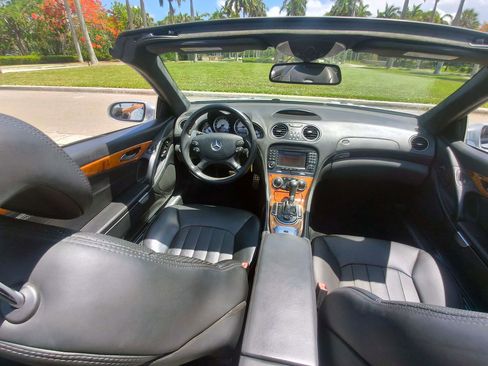 Used 2007 Mercedes-Benz SL 55 AMG image 9