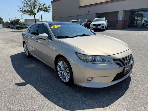 Used 2015 Lexus ES 350 w/ Ultra Luxury Package FWD image 6