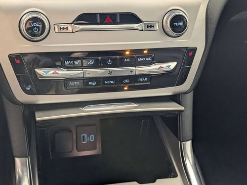 Used 2022 Ford Explorer XLT w/ Equipment Group 202A RWD image 23