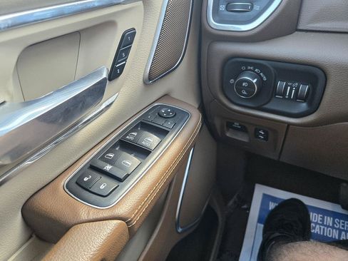 Used 2019 RAM 1500 Laramie AWD/4WD image 11