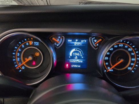 Used 2023 Jeep Gladiator Sport AWD/4WD image 16