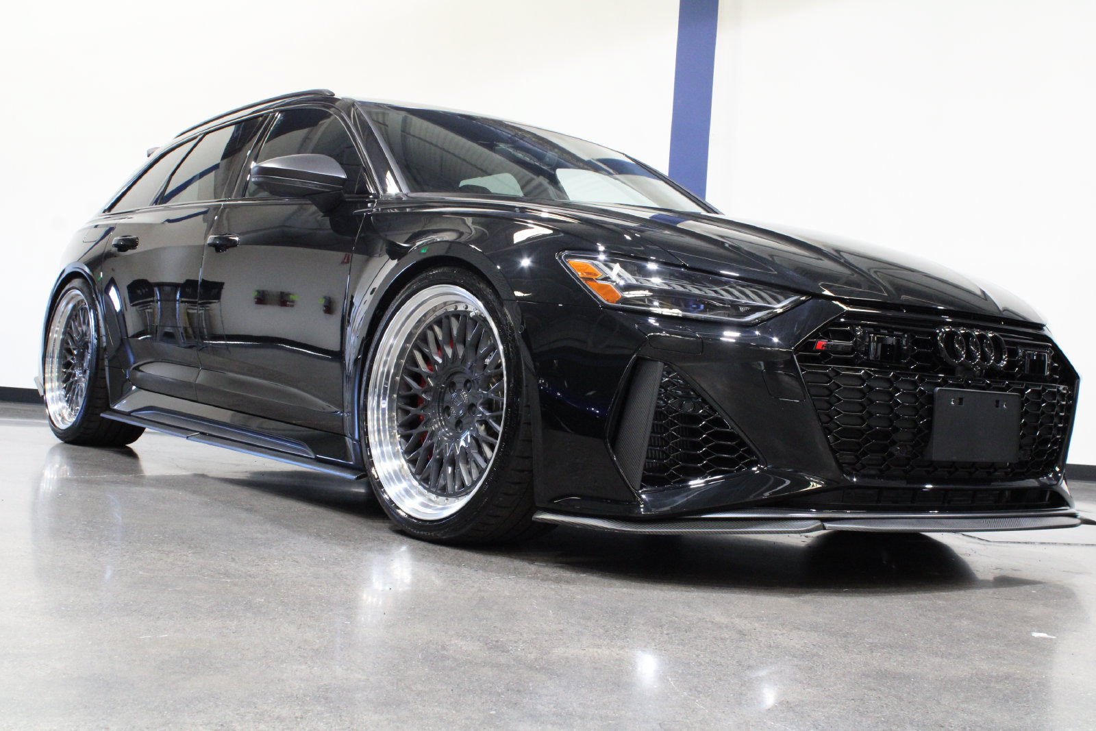 Used 2025 Audi RS 6 performance AWD/4WD image 2