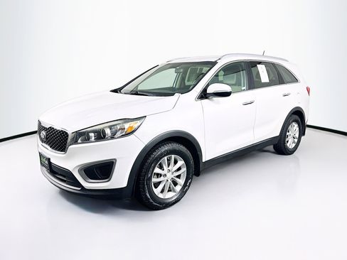 Used 2017 Kia Sorento LX image 3