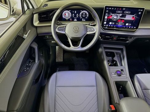 New 2026 Volkswagen Tiguan SE image 14