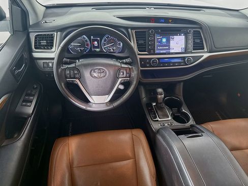 Certified 2019 Toyota Highlander Limited Platinum image 19