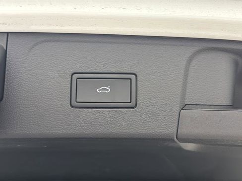 Used 2024 Volkswagen Atlas Peak Edition SE image 33