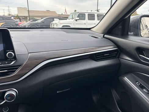 Used 2025 Nissan Altima 2.5 SV image 37