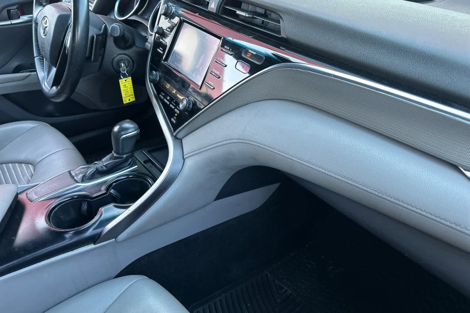 Used 2018 Toyota Camry SE FWD image 17