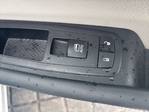 Used 2024 Chrysler Voyager LX image 13