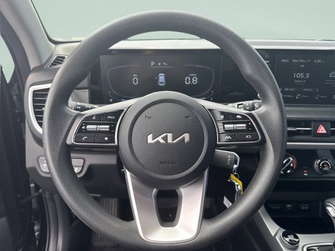 Used 2024 Kia Seltos LX AWD/4WD image 19