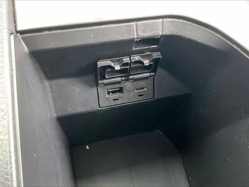 Used 2023 Toyota Camry SE image 17