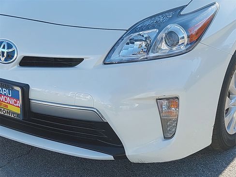 Used 2015 Toyota Prius Prime Advanced image 31