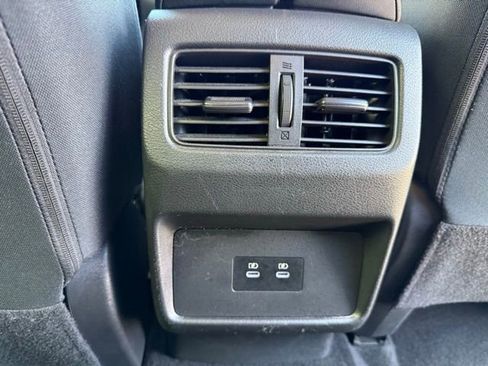 Used 2024 Nissan Rogue SV image 33