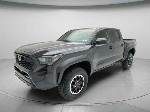 Used 2025 Toyota Tacoma TRD Off-Road AWD/4WD image 3