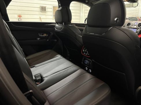 Used 2020 Bentley Bentayga AWD/4WD image 32