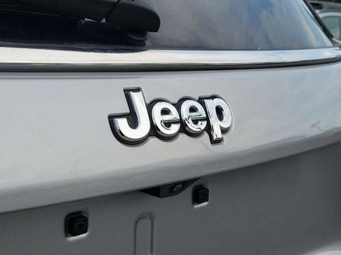 Used 2022 Jeep Compass Latitude FWD image 7