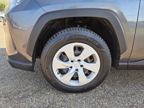 Used 2019 Toyota RAV4 LE FWD image 23