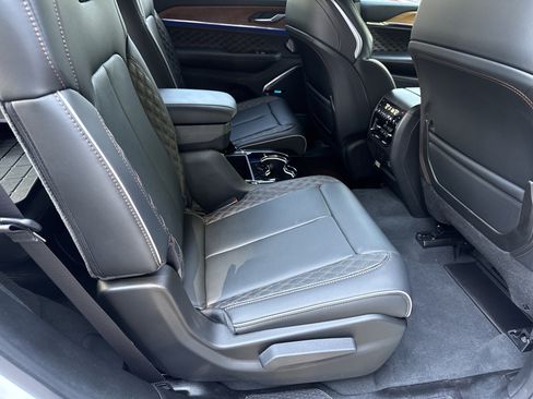 Used 2024 Jeep Grand Cherokee L Summit AWD/4WD image 15