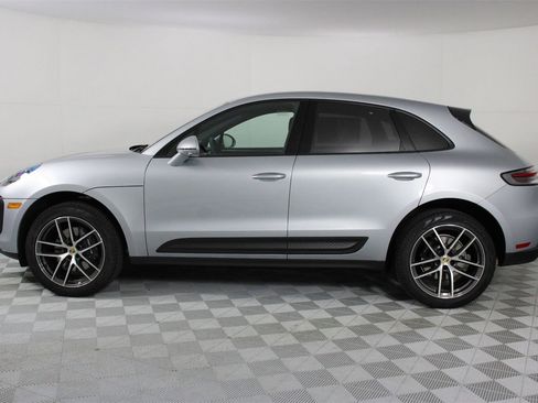 Used 2025 Porsche Macan image 2