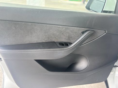 Used 2021 Tesla Model Y Long Range image 13