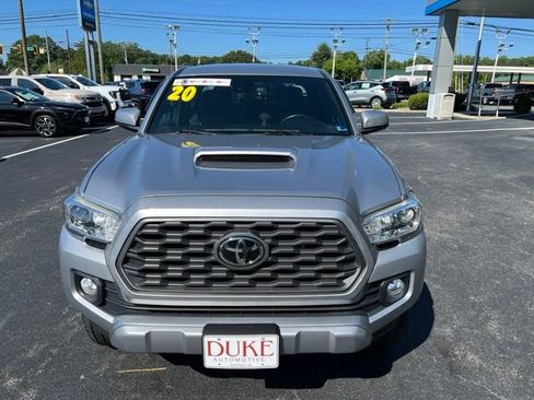 Used 2020 Toyota Tacoma TRD Sport AWD/4WD image 4