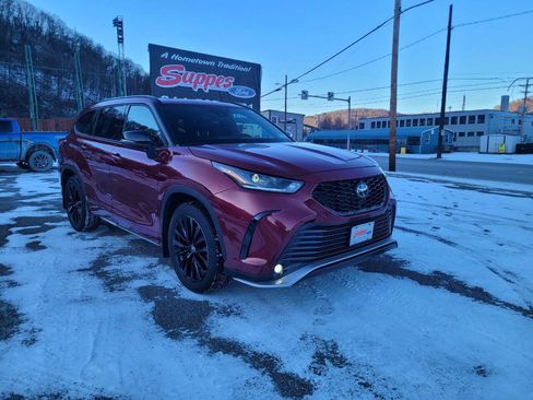 Used 2023 Toyota Highlander AWD image 1