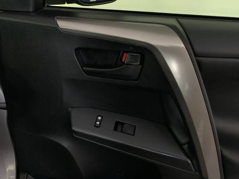 Used 2018 Toyota RAV4 LE image 40