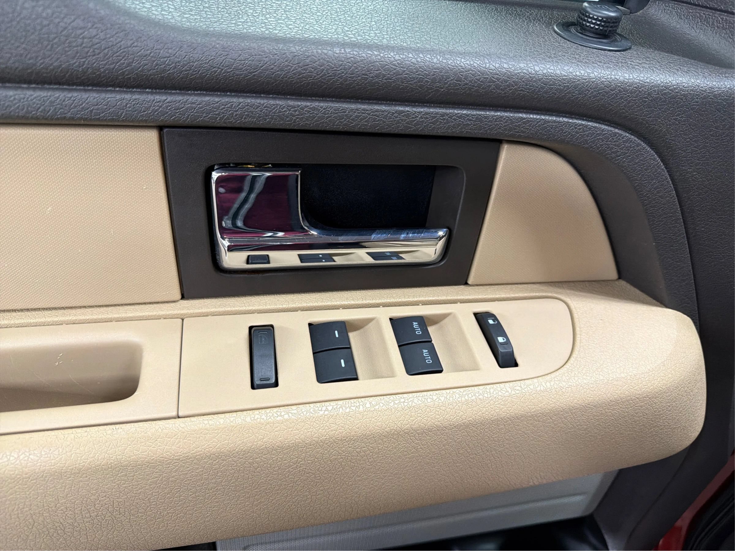 Used 2014 Ford F150 XLT w/ XLT Chrome Package RWD image 17