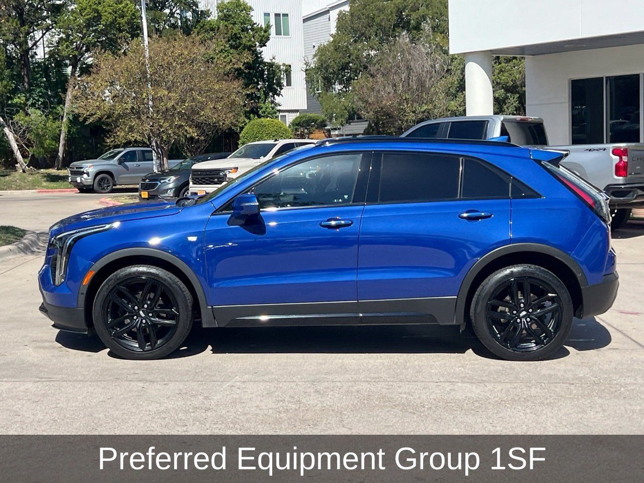 Used 2022 Cadillac XT4 Sport w/ Enhanced Visibility Package FWD image 2