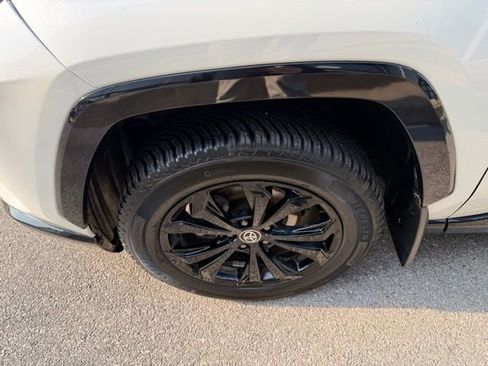 Used 2022 Toyota RAV4 SE w/ Convenience Package image 8