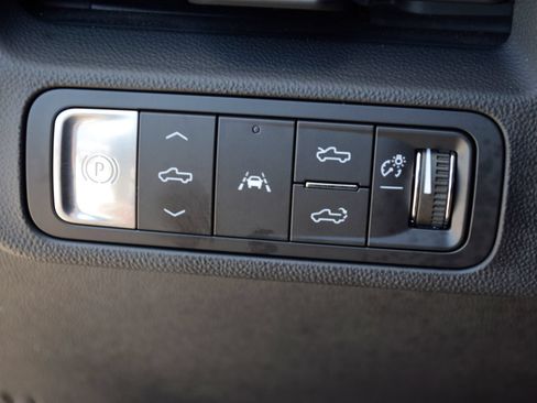 Used 2025 GMC Sierra EV Denali AWD/4WD image 12