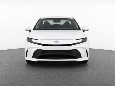 Used 2025 Toyota Camry LE FWD image 5