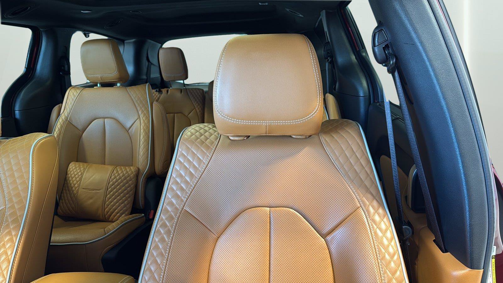 Used 2023 Chrysler Pacifica Pinnacle FWD image 23