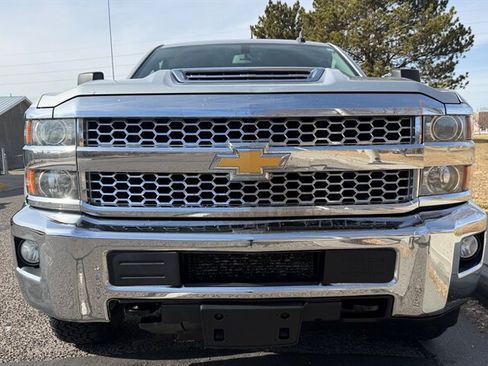 Used 2019 Chevrolet Silverado 2500 LT AWD/4WD image 4