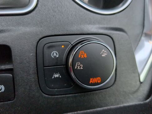 Used 2023 Chevrolet Traverse LS image 28