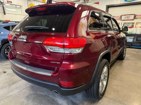 Used 2017 Jeep Grand Cherokee Limited w/ Luxury Group II AWD/4WD image 4