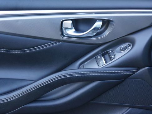 Used 2018 INFINITI Q60 2.0t w/ Cargo Package RWD image 17