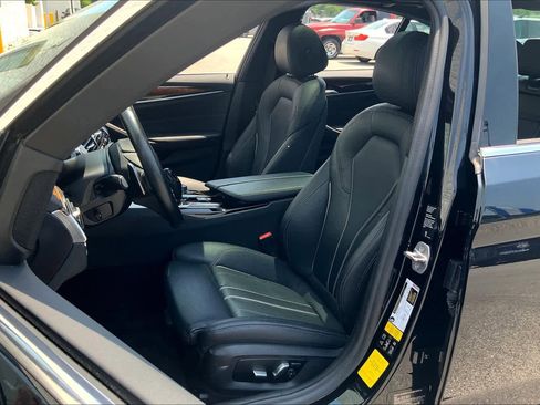 Used 2018 BMW 530i xDrive AWD/4WD image 7