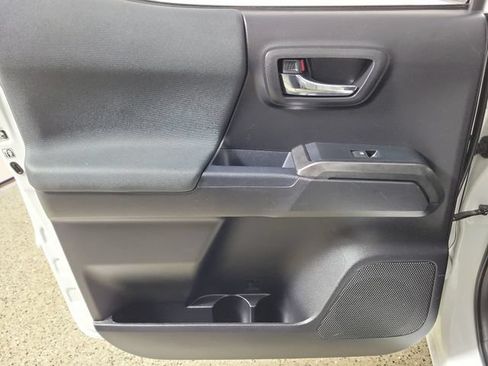 Used 2019 Toyota Tacoma TRD Off-Road AWD/4WD image 14